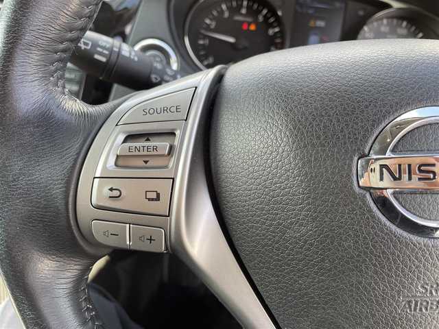 日産 エクストレイル 20Xt エマージェンシーブレーキ 三重県 2016(平28)年 4.2万km チタニウムカーキ 登録時走行距離　41614ｋｍ/ワンオーナー/禁煙車/純正ナビ/AM/FM/CD/Bluetooth/TV（フルセグ）/全方位カメラ/シートヒーター/ステアリングスイッチ/ETC/クルコン/オートライト/プッシュスタート/純正アルミ/純正フロアマット