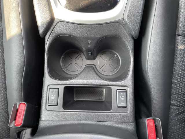 日産 エクストレイル 20Xt エマージェンシーブレーキ 三重県 2016(平28)年 4.2万km チタニウムカーキ 登録時走行距離　41614ｋｍ/ワンオーナー/禁煙車/純正ナビ/AM/FM/CD/Bluetooth/TV（フルセグ）/全方位カメラ/シートヒーター/ステアリングスイッチ/ETC/クルコン/オートライト/プッシュスタート/純正アルミ/純正フロアマット