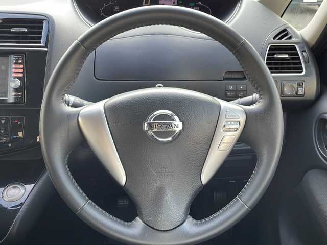 日産 セレナ ハイウェイスター Vセレクション 兵庫県 2012(平24)年 6.2万km ブリリアントシルバー 純正ナビ/CD/DVD/フルセグTV/Bluetooth/バックカメラ/純正フリップダウンモニター/両側パワースライドドア/ビルトインETC/ドライブレコーダー/シートカバー/純正16インチAW/インテリジェントキー/プッシュエンジンスタート/折りたたみ格納式パーソナルテーブル（2列目）/純正フロアマット/保証書/取説/スペアキー