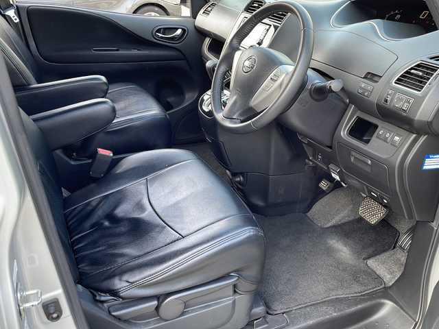 日産 セレナ ハイウェイスター Vセレクション 兵庫県 2012(平24)年 6.2万km ブリリアントシルバー 純正ナビ/CD/DVD/フルセグTV/Bluetooth/バックカメラ/純正フリップダウンモニター/両側パワースライドドア/ビルトインETC/ドライブレコーダー/シートカバー/純正16インチAW/インテリジェントキー/プッシュエンジンスタート/折りたたみ格納式パーソナルテーブル（2列目）/純正フロアマット/保証書/取説/スペアキー