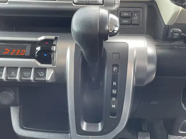 スズキ クロスビー HYBRID MX 島根県 2018(平30)年 6.9万km キャラバンアイボリーパールメタリック/ホワイト 2トーンルーフ 登録時走行距離　68303km/社外ナビ(CN-RE04WD)/AM/FM/CD/DVD/Bluetooth/バックカメラ/ETC/パドルシフト/電動格納ミラー/シートヒーター(D席＋N席)/純正マット/横滑り防止/アイドリングストップ/コーナーセンサー/衝突軽減ブレーキ/レーンキープアシスト