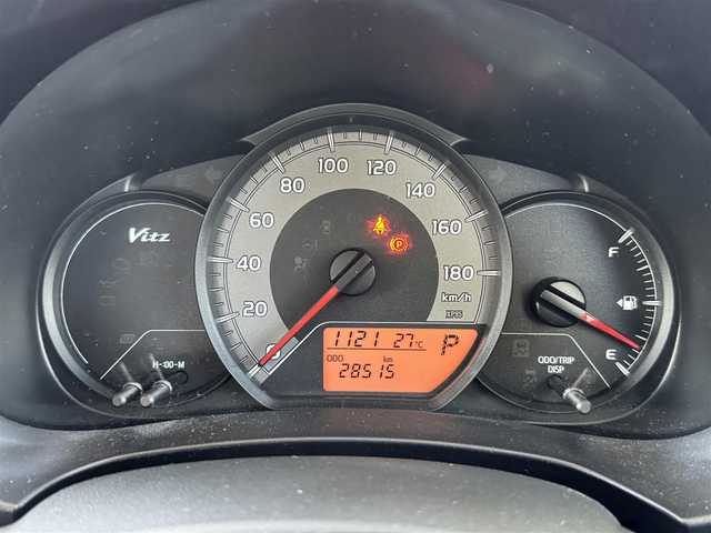 トヨタ ヴィッツ F Mパッケージ 兵庫県 2017(平29)年 2.9万km シルバーM トヨタセーフティセンス/プリクラッシュセーフティ/レーンディパーチャーアラート/オートマチックハイビーム/純正USB/CDチューナー/キーレスキー