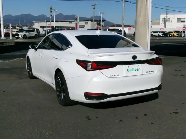 レクサス ＥＳ 300h Fスポーツ 群馬県 2019(令1)年 1.6万km ホワイトノーヴァガラスフレーク Lexus Safety System+/ブラインドスポットモニター/ムーンルーフ/レザーシート/ベンチレーター＆シートヒーター/ステアリングヒーター/純正12.3インチナビ・フルセグTV/バックモニター/ビルトインETC2.0/リヤサンシェード/パワートランクリッド/スペアキー×2＆カードキー/R2.4.6.7年記録簿/保証書＆取説