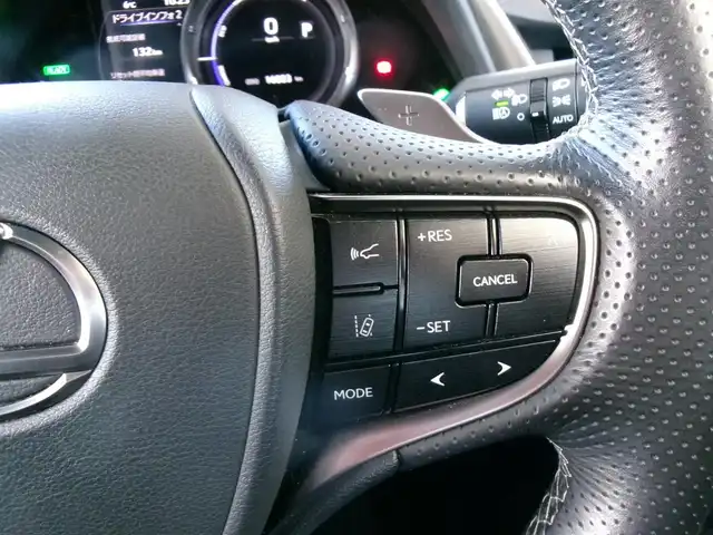 レクサス ＥＳ 300h Fスポーツ 群馬県 2019(令1)年 1.6万km ホワイトノーヴァガラスフレーク Lexus Safety System+/ブラインドスポットモニター/ムーンルーフ/レザーシート/ベンチレーター＆シートヒーター/ステアリングヒーター/純正12.3インチナビ・フルセグTV/バックモニター/ビルトインETC2.0/リヤサンシェード/パワートランクリッド/スペアキー×2＆カードキー/R2.4.6.7年記録簿/保証書＆取説