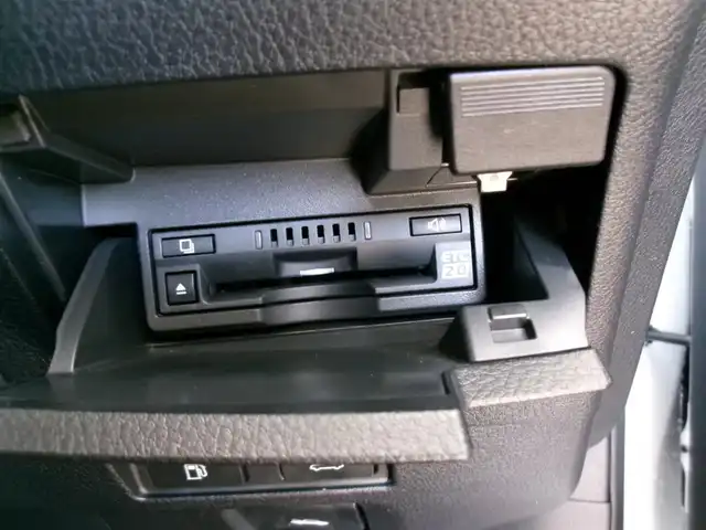 レクサス ＥＳ 300h Fスポーツ 群馬県 2019(令1)年 1.6万km ホワイトノーヴァガラスフレーク Lexus Safety System+/ブラインドスポットモニター/ムーンルーフ/レザーシート/ベンチレーター＆シートヒーター/ステアリングヒーター/純正12.3インチナビ・フルセグTV/バックモニター/ビルトインETC2.0/リヤサンシェード/パワートランクリッド/スペアキー×2＆カードキー/R2.4.6.7年記録簿/保証書＆取説