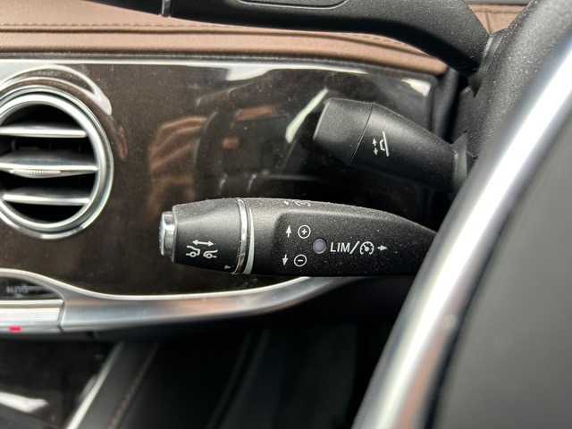 メルセデス・ベンツ Ｓ５５０Ｌ AMGライン 千葉県 2017(平29)年 7万km ダイヤモンドホワイト 純正ナビ/フルセグテレビ/サンルーフ/SD/SD/DVD再生/Bluetooth接続/ブルメスタースピーカー/メディアレジスター/ETC/パノラミックビューモニター/パワーバックドア/ステアリングアシスト/ディストロニックプラス/レーンキープアシスト/コーナーセンサー/全席シートヒーター/全席エアシート/全席パワーシート/全席メモリーシート/電動格納ウィンカーミラー/プッシュスタート/スマートキー/純正アルミホイール/純正フロアマット/取扱説明書/保証書