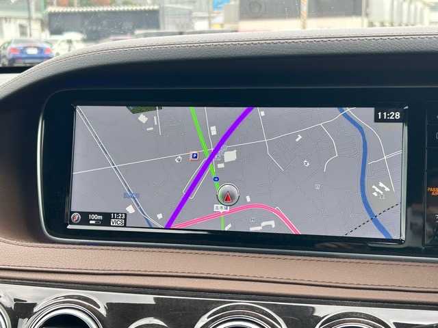 メルセデス・ベンツ Ｓ５５０Ｌ AMGライン 千葉県 2017(平29)年 7万km ダイヤモンドホワイト 純正ナビ/フルセグテレビ/サンルーフ/SD/SD/DVD再生/Bluetooth接続/ブルメスタースピーカー/メディアレジスター/ETC/パノラミックビューモニター/パワーバックドア/ステアリングアシスト/ディストロニックプラス/レーンキープアシスト/コーナーセンサー/全席シートヒーター/全席エアシート/全席パワーシート/全席メモリーシート/電動格納ウィンカーミラー/プッシュスタート/スマートキー/純正アルミホイール/純正フロアマット/取扱説明書/保証書