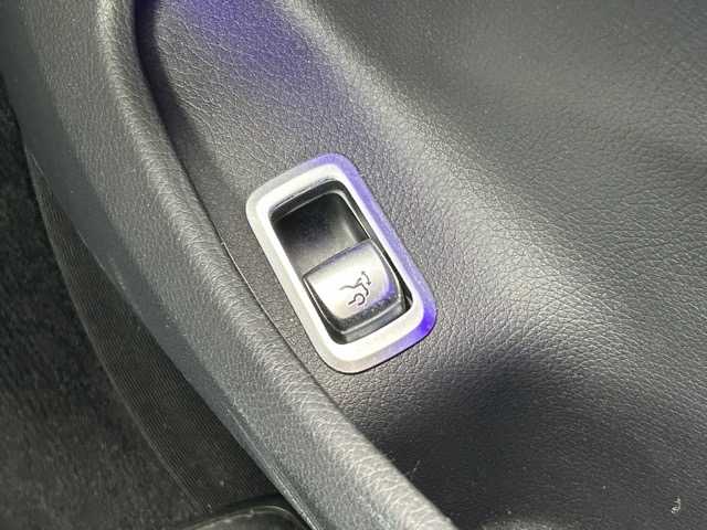 メルセデス・ベンツ Ｓ５５０Ｌ AMGライン 千葉県 2017(平29)年 7万km ダイヤモンドホワイト 純正ナビ/フルセグテレビ/サンルーフ/SD/SD/DVD再生/Bluetooth接続/ブルメスタースピーカー/メディアレジスター/ETC/パノラミックビューモニター/パワーバックドア/ステアリングアシスト/ディストロニックプラス/レーンキープアシスト/コーナーセンサー/全席シートヒーター/全席エアシート/全席パワーシート/全席メモリーシート/電動格納ウィンカーミラー/プッシュスタート/スマートキー/純正アルミホイール/純正フロアマット/取扱説明書/保証書