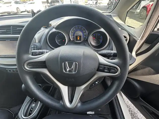 ホンダ フィット ハイブリット スマート セレクション 愛知県 2011(平23)年 15.6万km プレミアムホワイトパール ワンオーナー/社外7V型メモリナビ【Bluetooth SD ワンセグ　FM AM 品：AVIC-MRZ99】/ETC/ドライブレコーダー/オートライト/クルーズコントロール/自動駐車システム/ステアリングリモコン/電動格納ドアミラー/純正フロアマット/Wエアバック/取扱説明書