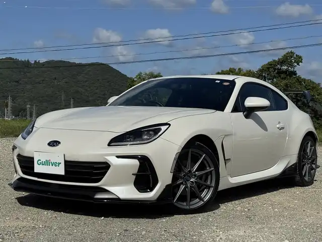 スバル ＢＲＺ S 兵庫県 2023(令5)年 1.2万km クリスタルホワイトP STIドライカーボンリアスポイラー/STIエアロ（F/S/RU）/STIパフォーマンスマフラー/カロッツェリア9インチナビ/フルセグTV/Bluetooth接続可/バックモニター/ハーフレザーシート/純正OPエアアウトレットガーニッシュ/リアアンダーディフューザー