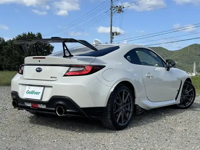 スバル ＢＲＺ S 兵庫県 2023(令5)年 1.2万km クリスタルホワイトP STIドライカーボンリアスポイラー/STIエアロ（F/S/RU）/STIパフォーマンスマフラー/カロッツェリア9インチナビ/フルセグTV/Bluetooth接続可/バックモニター/ハーフレザーシート/純正OPエアアウトレットガーニッシュ/リアアンダーディフューザー