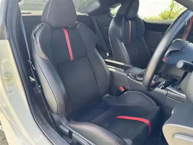 スバル ＢＲＺ S 兵庫県 2023(令5)年 1.2万km クリスタルホワイトP STIドライカーボンリアスポイラー/STIエアロ（F/S/RU）/STIパフォーマンスマフラー/カロッツェリア9インチナビ/フルセグTV/Bluetooth接続可/バックモニター/ハーフレザーシート/純正OPエアアウトレットガーニッシュ/リアアンダーディフューザー