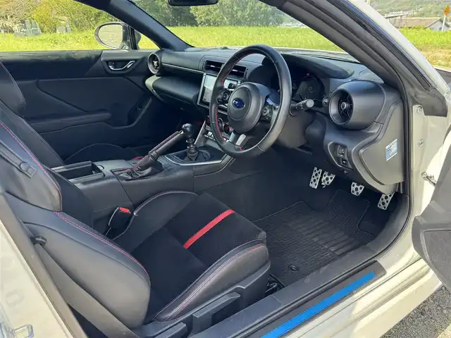 スバル ＢＲＺ S 兵庫県 2023(令5)年 1.2万km クリスタルホワイトP STIドライカーボンリアスポイラー/STIエアロ（F/S/RU）/STIパフォーマンスマフラー/カロッツェリア9インチナビ/フルセグTV/Bluetooth接続可/バックモニター/ハーフレザーシート/純正OPエアアウトレットガーニッシュ/リアアンダーディフューザー