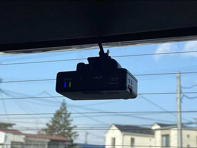 ホンダ ヴェゼル ハイブリッド Z ホンダセンシング 青森県 2021(令3)年 6.9万km プラチナホワイトパール 4WD/寒冷地仕様/純正8インチSDナビ・フルセグ/CD・DVD・Bluetooth・SD/バックカメラ/ハーフレザーシート/前席シートヒーター/純正エンジンスターター/純正前後ドライブレコーダー/衝突軽減ブレーキ/追従クルーズコントロール/レーンキープアシスト/ワイパーデアイサー/ビルトインETC/LEDヘッドライト/LEDフォグランプ/社外16インチアルミ/純正17インチアルミあり/スペアキー/保証書・取説書