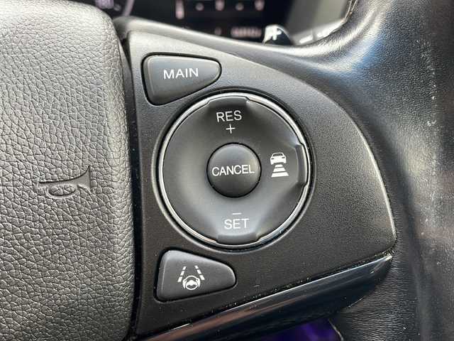 ホンダ ヴェゼル ハイブリッド Z ホンダセンシング 青森県 2021(令3)年 6.9万km プラチナホワイトパール 4WD/寒冷地仕様/純正8インチSDナビ・フルセグ/CD・DVD・Bluetooth・SD/バックカメラ/ハーフレザーシート/前席シートヒーター/純正エンジンスターター/純正前後ドライブレコーダー/衝突軽減ブレーキ/追従クルーズコントロール/レーンキープアシスト/ワイパーデアイサー/ビルトインETC/LEDヘッドライト/LEDフォグランプ/社外16インチアルミ/純正17インチアルミあり/スペアキー/保証書・取説書