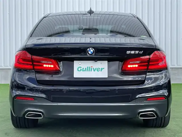ＢＭＷ ５２３ｄ Mスポーツ 岡山県 2018(平30)年 5.8万km サファイアブラックP メーカー純正ナビ/　CD DVD BT フルセグTV/全方位カメラ/衝突被害軽減装置/レーンキープアシスト/レーダークルーズコントロール/クリアランスソナー/ブラインドスポットモニター/LEDヘッドライト/オートライト/フォグランプ/リアフォグ/ヘッドアップディスプレイ/MTモード付AT/パドルシフト/革巻きステアリング/ステアリングスイッチ/アイドリングストップ/横滑り防止装置/プッシュスタート/スマートキー/スペアキー