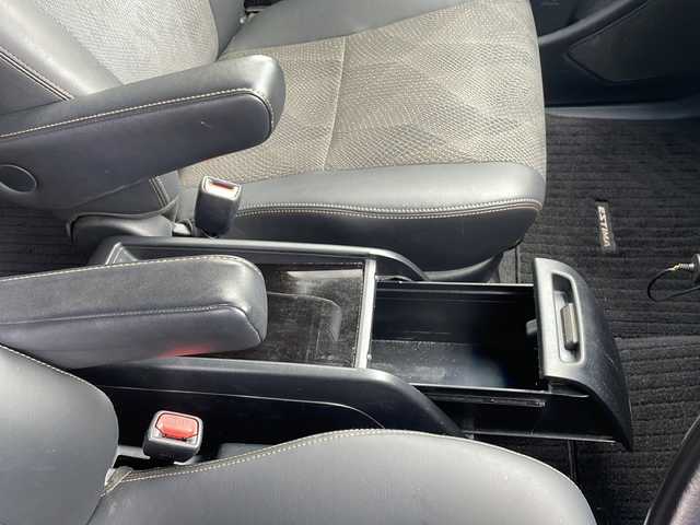 トヨタ エスティマ アエラス プレミアム 愛知県 2017(平29)年 6.9万km ブラック ワンオーナー/禁煙車/純正10.5インチSDナビ/フルセグTV・CD・DVD・SD・Bluetooth/バックカメラ/純正後席フリップダウンモニター/両側パワースライドドア/前後ドライブレコーダー（MDR-CAM）/トヨタセーフティーセンス/・プリクラッシュセーフティ/・レーンディパーチャーアラート/・先行車発進お知らせ機能/・クルーズコントロール/・オートハイビーム/運転席パワーシート/ハーフレザーシート/純正18インチAW/100V電源/LEDヘッドライト/オートライト/ETC/プッシュスタート/スマートキー/純正フロアマット/純正ドアバイザー/保証書/取扱説明書/スペアスマートキー/整備記録簿