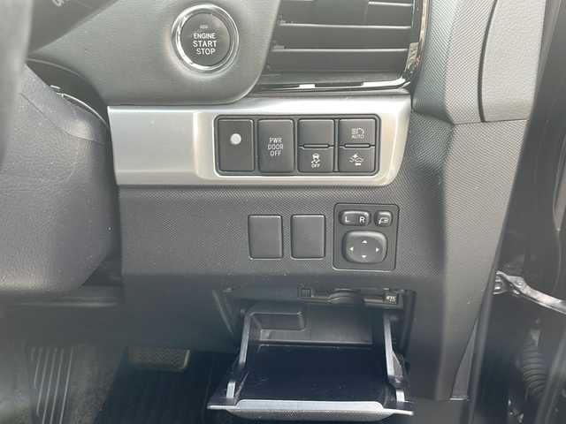 トヨタ エスティマ アエラス プレミアム 愛知県 2017(平29)年 6.9万km ブラック ワンオーナー/禁煙車/純正10.5インチSDナビ/フルセグTV・CD・DVD・SD・Bluetooth/バックカメラ/純正後席フリップダウンモニター/両側パワースライドドア/前後ドライブレコーダー（MDR-CAM）/トヨタセーフティーセンス/・プリクラッシュセーフティ/・レーンディパーチャーアラート/・先行車発進お知らせ機能/・クルーズコントロール/・オートハイビーム/運転席パワーシート/ハーフレザーシート/純正18インチAW/100V電源/LEDヘッドライト/オートライト/ETC/プッシュスタート/スマートキー/純正フロアマット/純正ドアバイザー/保証書/取扱説明書/スペアスマートキー/整備記録簿