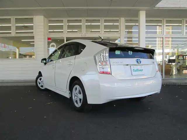 トヨタ プリウス S 千葉県 2010(平22)年 6.3万km ホワイトパールクリスタルシャイン ワンオーナー/純正SDナビ、フルセグTV/バックカメラ/純正オーディオ【DVD/CD/BT/SD】/ヘッドライトレベライザー/フォグランプ/ナビ連動ステアリングスイッチ/電動格納コーナーポール/社外前方ドライブレコーダー/ビルトインETC/新車時保証書/トヨタ整備記録簿(H23/24/26/28/30/R2)