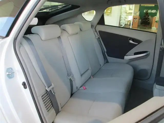 トヨタ プリウス S 千葉県 2010(平22)年 6.3万km ホワイトパールクリスタルシャイン ワンオーナー/純正SDナビ、フルセグTV/バックカメラ/純正オーディオ【DVD/CD/BT/SD】/ヘッドライトレベライザー/フォグランプ/ナビ連動ステアリングスイッチ/電動格納コーナーポール/社外前方ドライブレコーダー/ビルトインETC/新車時保証書/トヨタ整備記録簿(H23/24/26/28/30/R2)