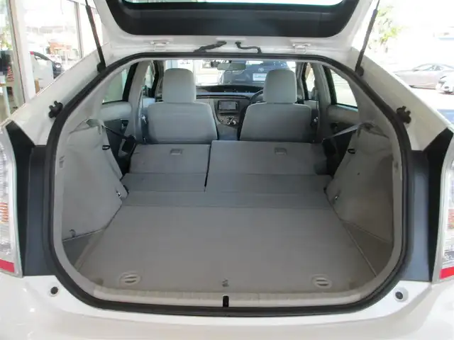 トヨタ プリウス S 千葉県 2010(平22)年 6.3万km ホワイトパールクリスタルシャイン ワンオーナー/純正SDナビ、フルセグTV/バックカメラ/純正オーディオ【DVD/CD/BT/SD】/ヘッドライトレベライザー/フォグランプ/ナビ連動ステアリングスイッチ/電動格納コーナーポール/社外前方ドライブレコーダー/ビルトインETC/新車時保証書/トヨタ整備記録簿(H23/24/26/28/30/R2)