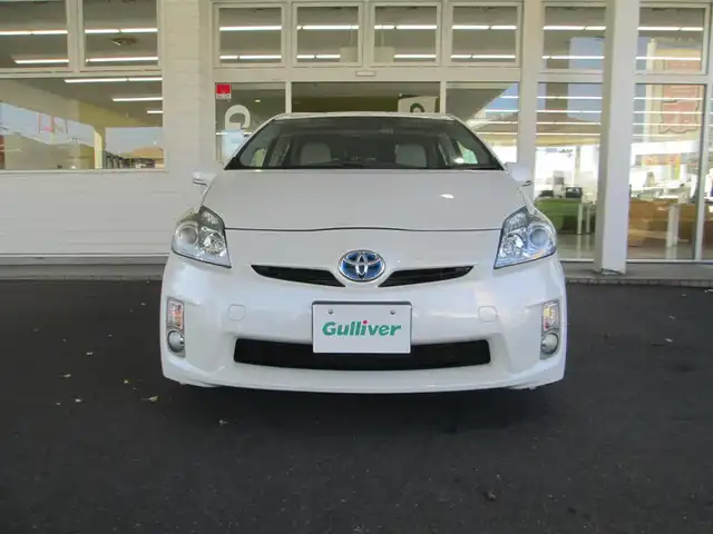 トヨタ プリウス S 千葉県 2010(平22)年 6.3万km ホワイトパールクリスタルシャイン ワンオーナー/純正SDナビ、フルセグTV/バックカメラ/純正オーディオ【DVD/CD/BT/SD】/ヘッドライトレベライザー/フォグランプ/ナビ連動ステアリングスイッチ/電動格納コーナーポール/社外前方ドライブレコーダー/ビルトインETC/新車時保証書/トヨタ整備記録簿(H23/24/26/28/30/R2)