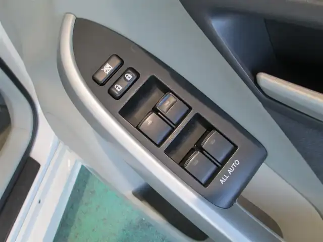 トヨタ プリウス S 千葉県 2010(平22)年 6.3万km ホワイトパールクリスタルシャイン ワンオーナー/純正SDナビ、フルセグTV/バックカメラ/純正オーディオ【DVD/CD/BT/SD】/ヘッドライトレベライザー/フォグランプ/ナビ連動ステアリングスイッチ/電動格納コーナーポール/社外前方ドライブレコーダー/ビルトインETC/新車時保証書/トヨタ整備記録簿(H23/24/26/28/30/R2)