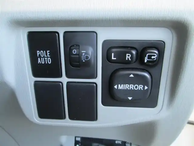 トヨタ プリウス S 千葉県 2010(平22)年 6.3万km ホワイトパールクリスタルシャイン ワンオーナー/純正SDナビ、フルセグTV/バックカメラ/純正オーディオ【DVD/CD/BT/SD】/ヘッドライトレベライザー/フォグランプ/ナビ連動ステアリングスイッチ/電動格納コーナーポール/社外前方ドライブレコーダー/ビルトインETC/新車時保証書/トヨタ整備記録簿(H23/24/26/28/30/R2)