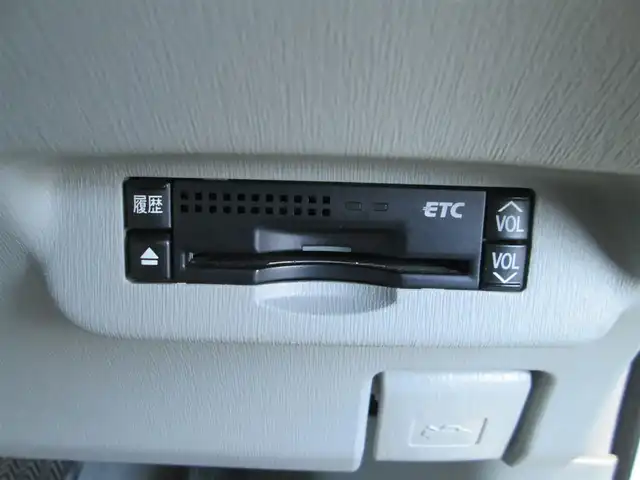 トヨタ プリウス S 千葉県 2010(平22)年 6.3万km ホワイトパールクリスタルシャイン ワンオーナー/純正SDナビ、フルセグTV/バックカメラ/純正オーディオ【DVD/CD/BT/SD】/ヘッドライトレベライザー/フォグランプ/ナビ連動ステアリングスイッチ/電動格納コーナーポール/社外前方ドライブレコーダー/ビルトインETC/新車時保証書/トヨタ整備記録簿(H23/24/26/28/30/R2)