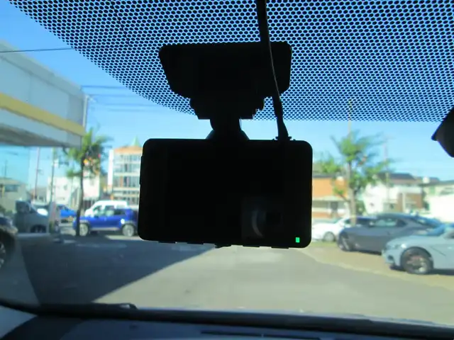 トヨタ プリウス S 千葉県 2010(平22)年 6.3万km ホワイトパールクリスタルシャイン ワンオーナー/純正SDナビ、フルセグTV/バックカメラ/純正オーディオ【DVD/CD/BT/SD】/ヘッドライトレベライザー/フォグランプ/ナビ連動ステアリングスイッチ/電動格納コーナーポール/社外前方ドライブレコーダー/ビルトインETC/新車時保証書/トヨタ整備記録簿(H23/24/26/28/30/R2)