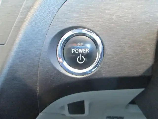 トヨタ プリウス S 千葉県 2010(平22)年 6.3万km ホワイトパールクリスタルシャイン ワンオーナー/純正SDナビ、フルセグTV/バックカメラ/純正オーディオ【DVD/CD/BT/SD】/ヘッドライトレベライザー/フォグランプ/ナビ連動ステアリングスイッチ/電動格納コーナーポール/社外前方ドライブレコーダー/ビルトインETC/新車時保証書/トヨタ整備記録簿(H23/24/26/28/30/R2)