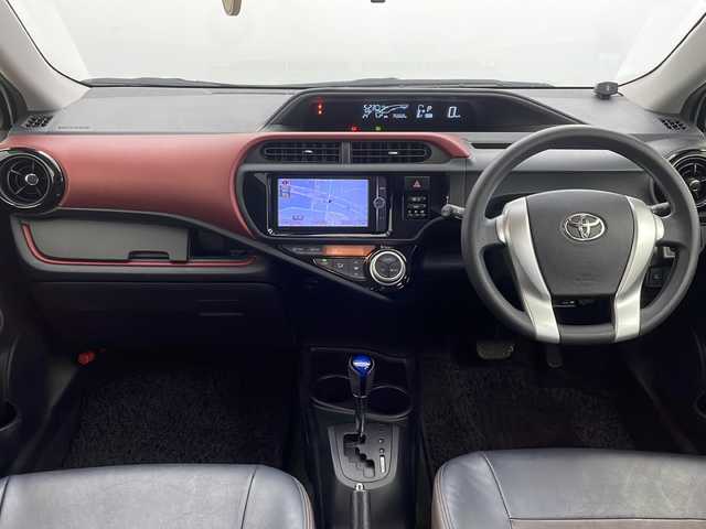 トヨタ アクア S 千葉県 2015(平27)年 7.6万km スーパーホワイトⅡ 禁煙車　/純正ナビ　/ＡＭ　ＦＭ　ＣＤ　ＤＶＤ　ＢＴ　フルセグ　/コーナーセンサー　/バックカメラ　/ＥＴＣ　/ドライブレコーダー　/ＨＩＤヘッドライト　/フォグランプ　/シートカバー　/電格ミラー　/スマートキー　/ＡＣＣ