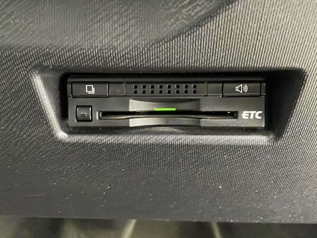 トヨタ アクア S 千葉県 2015(平27)年 7.6万km スーパーホワイトⅡ 禁煙車　/純正ナビ　/ＡＭ　ＦＭ　ＣＤ　ＤＶＤ　ＢＴ　フルセグ　/コーナーセンサー　/バックカメラ　/ＥＴＣ　/ドライブレコーダー　/ＨＩＤヘッドライト　/フォグランプ　/シートカバー　/電格ミラー　/スマートキー　/ＡＣＣ