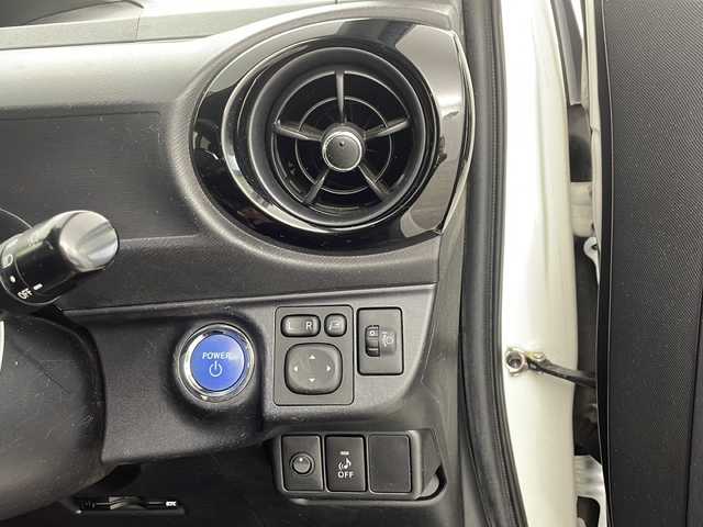 トヨタ アクア S 千葉県 2015(平27)年 7.6万km スーパーホワイトⅡ 禁煙車　/純正ナビ　/ＡＭ　ＦＭ　ＣＤ　ＤＶＤ　ＢＴ　フルセグ　/コーナーセンサー　/バックカメラ　/ＥＴＣ　/ドライブレコーダー　/ＨＩＤヘッドライト　/フォグランプ　/シートカバー　/電格ミラー　/スマートキー　/ＡＣＣ