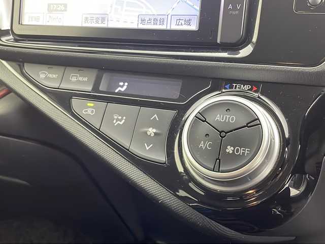 トヨタ アクア S 千葉県 2015(平27)年 7.6万km スーパーホワイトⅡ 禁煙車　/純正ナビ　/ＡＭ　ＦＭ　ＣＤ　ＤＶＤ　ＢＴ　フルセグ　/コーナーセンサー　/バックカメラ　/ＥＴＣ　/ドライブレコーダー　/ＨＩＤヘッドライト　/フォグランプ　/シートカバー　/電格ミラー　/スマートキー　/ＡＣＣ