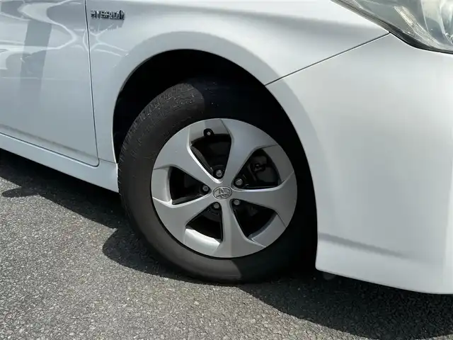 トヨタ プリウス S 静岡県 2012(平24)年 6.5万km スーパーホワイトⅡ 走行64133キロ（登録時）/純正SDナビ・フルセグTV/Bluetoothオーディオ/ビルトインETC/ステアリングスイッチ/スマートキー×2/プッシュスタート/純正HIDヘッドライト/前後ソナー/純正フロアマット/純正ドアバイザー/純正15インチアルミ/ウィンカードアミラー/WエアB＋サイドエアB/カーテンエアB/新車時保証書/車両取説＋ナビ取説