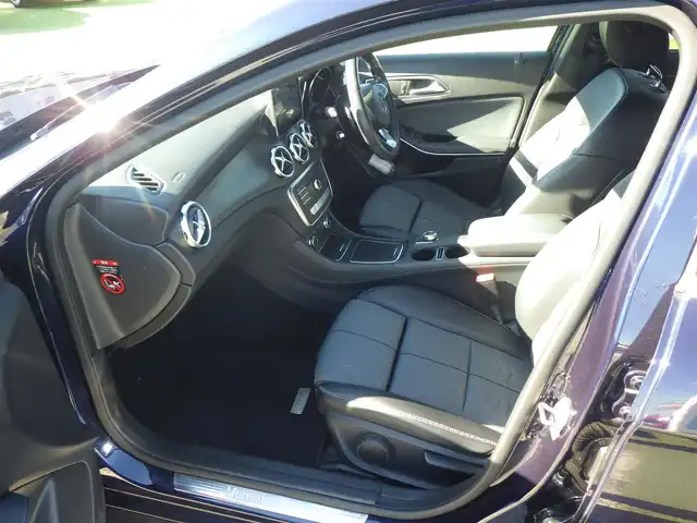 メルセデス・ベンツ ＧＬＡ１８０ 千葉県 2018(平30)年 4.4万km カバンサイトブルー アクティブブレーキアシスト/ブラインドスポットアシスト/アクティブレーンキーピングアシスト/アテンションアシスト/ディストロニック/純正HDDナビ/地デジTV/【DVD/CD再生機能　Bluetooth接続】/バックカメラ/ドライブレコーダー/ハーフレザーシート/前席シートヒーター/革巻きステアリング/ステアリングスイッチ/パドルシフト/ETC/LEDヘッドライト/フォグライト/ウインカーミラー/パークトロニック/純正17インチアルミホイル/サイド/カーテンエアバッグ/キーレスゴー