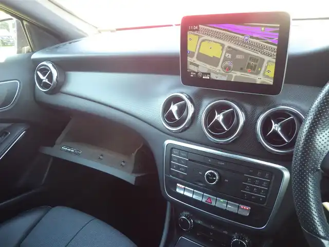 メルセデス・ベンツ ＧＬＡ１８０ 千葉県 2018(平30)年 4.4万km カバンサイトブルー アクティブブレーキアシスト/ブラインドスポットアシスト/アクティブレーンキーピングアシスト/アテンションアシスト/ディストロニック/純正HDDナビ/地デジTV/【DVD/CD再生機能　Bluetooth接続】/バックカメラ/ドライブレコーダー/ハーフレザーシート/前席シートヒーター/革巻きステアリング/ステアリングスイッチ/パドルシフト/ETC/LEDヘッドライト/フォグライト/ウインカーミラー/パークトロニック/純正17インチアルミホイル/サイド/カーテンエアバッグ/キーレスゴー