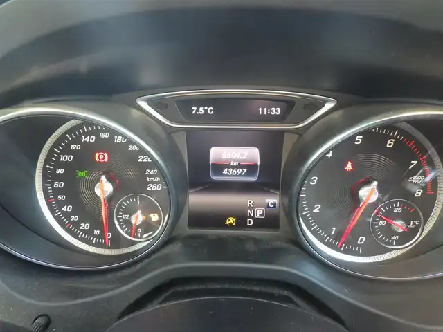 メルセデス・ベンツ ＧＬＡ１８０ 千葉県 2018(平30)年 4.4万km カバンサイトブルー アクティブブレーキアシスト/ブラインドスポットアシスト/アクティブレーンキーピングアシスト/アテンションアシスト/ディストロニック/純正HDDナビ/地デジTV/【DVD/CD再生機能　Bluetooth接続】/バックカメラ/ドライブレコーダー/ハーフレザーシート/前席シートヒーター/革巻きステアリング/ステアリングスイッチ/パドルシフト/ETC/LEDヘッドライト/フォグライト/ウインカーミラー/パークトロニック/純正17インチアルミホイル/サイド/カーテンエアバッグ/キーレスゴー