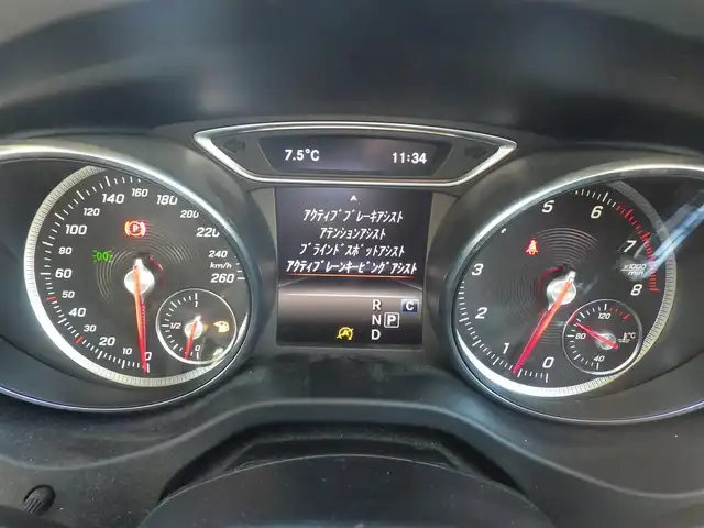 メルセデス・ベンツ ＧＬＡ１８０ 千葉県 2018(平30)年 4.4万km カバンサイトブルー アクティブブレーキアシスト/ブラインドスポットアシスト/アクティブレーンキーピングアシスト/アテンションアシスト/ディストロニック/純正HDDナビ/地デジTV/【DVD/CD再生機能　Bluetooth接続】/バックカメラ/ドライブレコーダー/ハーフレザーシート/前席シートヒーター/革巻きステアリング/ステアリングスイッチ/パドルシフト/ETC/LEDヘッドライト/フォグライト/ウインカーミラー/パークトロニック/純正17インチアルミホイル/サイド/カーテンエアバッグ/キーレスゴー