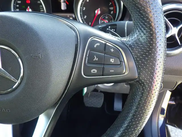 メルセデス・ベンツ ＧＬＡ１８０ 千葉県 2018(平30)年 4.4万km カバンサイトブルー アクティブブレーキアシスト/ブラインドスポットアシスト/アクティブレーンキーピングアシスト/アテンションアシスト/ディストロニック/純正HDDナビ/地デジTV/【DVD/CD再生機能　Bluetooth接続】/バックカメラ/ドライブレコーダー/ハーフレザーシート/前席シートヒーター/革巻きステアリング/ステアリングスイッチ/パドルシフト/ETC/LEDヘッドライト/フォグライト/ウインカーミラー/パークトロニック/純正17インチアルミホイル/サイド/カーテンエアバッグ/キーレスゴー