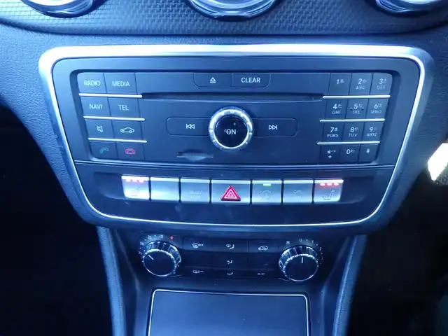 メルセデス・ベンツ ＧＬＡ１８０ 千葉県 2018(平30)年 4.4万km カバンサイトブルー アクティブブレーキアシスト/ブラインドスポットアシスト/アクティブレーンキーピングアシスト/アテンションアシスト/ディストロニック/純正HDDナビ/地デジTV/【DVD/CD再生機能　Bluetooth接続】/バックカメラ/ドライブレコーダー/ハーフレザーシート/前席シートヒーター/革巻きステアリング/ステアリングスイッチ/パドルシフト/ETC/LEDヘッドライト/フォグライト/ウインカーミラー/パークトロニック/純正17インチアルミホイル/サイド/カーテンエアバッグ/キーレスゴー