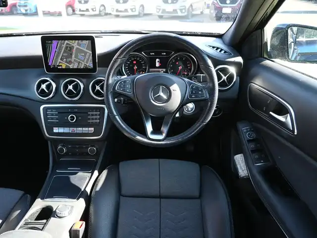 メルセデス・ベンツ ＧＬＡ１８０ 千葉県 2018(平30)年 4.4万km カバンサイトブルー アクティブブレーキアシスト/ブラインドスポットアシスト/アクティブレーンキーピングアシスト/アテンションアシスト/ディストロニック/純正HDDナビ/地デジTV/【DVD/CD再生機能　Bluetooth接続】/バックカメラ/ドライブレコーダー/ハーフレザーシート/前席シートヒーター/革巻きステアリング/ステアリングスイッチ/パドルシフト/ETC/LEDヘッドライト/フォグライト/ウインカーミラー/パークトロニック/純正17インチアルミホイル/サイド/カーテンエアバッグ/キーレスゴー