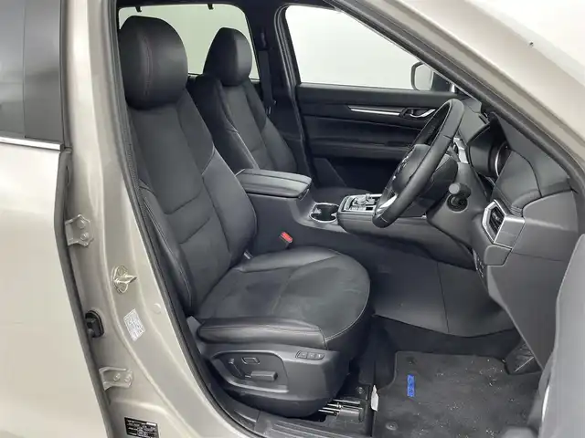 マツダ ＣＸ－８ XD ブラックトーンエディション 群馬県 2024(令6)年 1.1万km プラチナクォーツメタリック クルージングトラフィックサポート/ワイヤレス接続(AppleCarPlay対応)/ハンズフリー機能付パワーバックドア/外部接続ハブ(USB端子/Type-C)/4WD/＝＝＝＝＝/純正10.25インチセンターディスプレイ/・AM/FM/USB/Bluetooth/フルセグTV/AppleCarPlay/AndroidAuto/360°ビューモニター/i-ACTIVSENSE/・スマートブレーキサポート/アドバンストスマートブレーキサポート/・レーンキープアシストシステム/車線逸脱警報システム/・AT誤発進抑制制御(前進/後退)/・ドライバーアテンションアラート/交通標識認識システム/・前後パーキングセンサー/・ブラインドスポットモニタリング/前席パワーシート/シートヒーター/運転席メモリー機能/2列目シートヒーター/ロールサンシェード/ステアリングヒーター/ステアリングスイッチ/置くだけ充電/電動パーキングブレーキ/オートブレーキホールド/プッシュスタート/スマートキー/17インチアルミホイール付スタッドレスタイヤ×4本