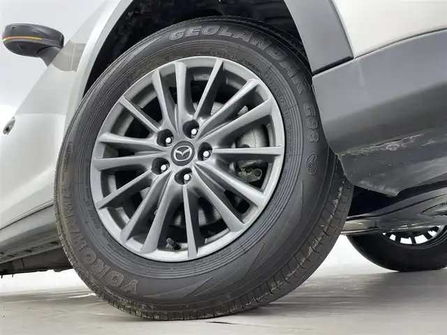 マツダ ＣＸ－８ XD ブラックトーンエディション 群馬県 2024(令6)年 1.1万km プラチナクォーツメタリック クルージングトラフィックサポート/ワイヤレス接続(AppleCarPlay対応)/ハンズフリー機能付パワーバックドア/外部接続ハブ(USB端子/Type-C)/4WD/＝＝＝＝＝/純正10.25インチセンターディスプレイ/・AM/FM/USB/Bluetooth/フルセグTV/AppleCarPlay/AndroidAuto/360°ビューモニター/i-ACTIVSENSE/・スマートブレーキサポート/アドバンストスマートブレーキサポート/・レーンキープアシストシステム/車線逸脱警報システム/・AT誤発進抑制制御(前進/後退)/・ドライバーアテンションアラート/交通標識認識システム/・前後パーキングセンサー/・ブラインドスポットモニタリング/前席パワーシート/シートヒーター/運転席メモリー機能/2列目シートヒーター/ロールサンシェード/ステアリングヒーター/ステアリングスイッチ/置くだけ充電/電動パーキングブレーキ/オートブレーキホールド/プッシュスタート/スマートキー/17インチアルミホイール付スタッドレスタイヤ×4本