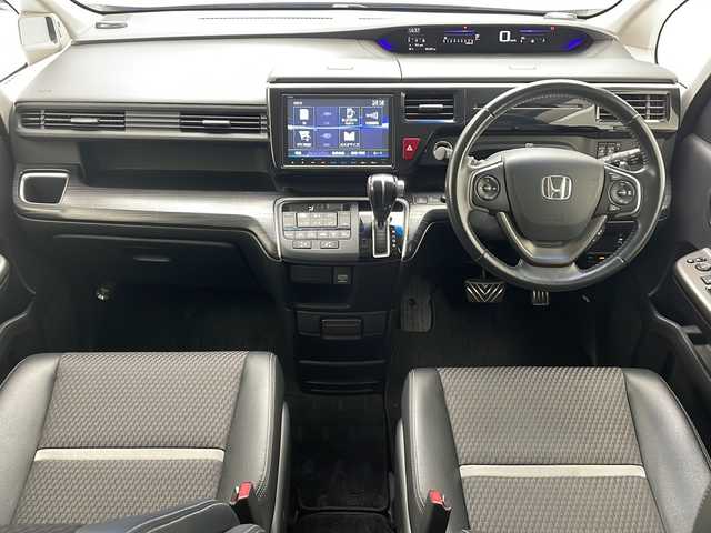 ホンダ ステップワゴン スパーダ クルスピセンシング 沖縄県 2017(平29)年 5.2万km プレミアムスパイスパープルP 禁煙車　/純正9インチナビ【VXM-175VFNi】/（フルセグTV／ＣＤ／ＤＶＤ／ＢＴ）/バックカメラ/ビルトインＥＴＣ　/ドライブレコーダー　/フリップダウンモニター　/両側パワースライドドア/ホンダセンシング/●衝突軽減ブレーキ〈CMBS〉/●ACC〈アダプティブ・クルーズ・コントロール〉/●LKAS〈車線維持支援システム〉/●路外逸脱抑制機能/●誤発進抑制機能/●先行車発進お知らせ機能/●標識認識機能/コーナーセンサー/シートヒーター/ハーフレザーシート　/ウォークスルー/LEDヘッドライト/カーテンエアバック/オートライト/LEDヘッドライト/プッシュスタート/スマートキー/わくわくゲート
