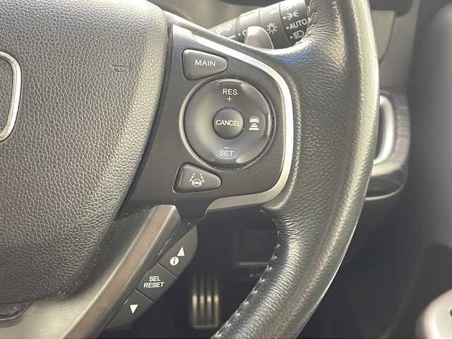 ホンダ ステップワゴン スパーダ クルスピセンシング 沖縄県 2017(平29)年 5.2万km プレミアムスパイスパープルP 禁煙車　/純正9インチナビ【VXM-175VFNi】/（フルセグTV／ＣＤ／ＤＶＤ／ＢＴ）/バックカメラ/ビルトインＥＴＣ　/ドライブレコーダー　/フリップダウンモニター　/両側パワースライドドア/ホンダセンシング/●衝突軽減ブレーキ〈CMBS〉/●ACC〈アダプティブ・クルーズ・コントロール〉/●LKAS〈車線維持支援システム〉/●路外逸脱抑制機能/●誤発進抑制機能/●先行車発進お知らせ機能/●標識認識機能/コーナーセンサー/シートヒーター/ハーフレザーシート　/ウォークスルー/LEDヘッドライト/カーテンエアバック/オートライト/LEDヘッドライト/プッシュスタート/スマートキー/わくわくゲート