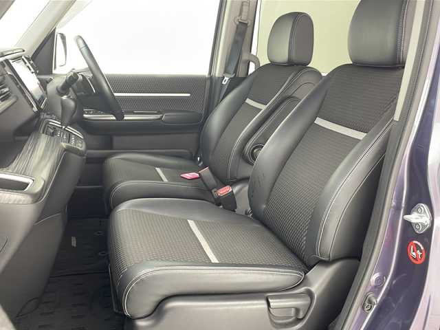 ホンダ ステップワゴン スパーダ クルスピセンシング 沖縄県 2017(平29)年 5.2万km プレミアムスパイスパープルP 禁煙車　/純正9インチナビ【VXM-175VFNi】/（フルセグTV／ＣＤ／ＤＶＤ／ＢＴ）/バックカメラ/ビルトインＥＴＣ　/ドライブレコーダー　/フリップダウンモニター　/両側パワースライドドア/ホンダセンシング/●衝突軽減ブレーキ〈CMBS〉/●ACC〈アダプティブ・クルーズ・コントロール〉/●LKAS〈車線維持支援システム〉/●路外逸脱抑制機能/●誤発進抑制機能/●先行車発進お知らせ機能/●標識認識機能/コーナーセンサー/シートヒーター/ハーフレザーシート　/ウォークスルー/LEDヘッドライト/カーテンエアバック/オートライト/LEDヘッドライト/プッシュスタート/スマートキー/わくわくゲート