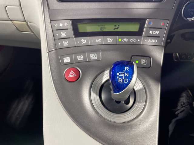 トヨタ プリウス S 沖縄県 2012(平24)年 7.2万km 黒 県外仕入れ/禁煙車/社外エアロ/・KENSTYLE フロントハーフスポイラー/・エムゲイン　リアバンパーエアロ ハイブリットGT/イカリングヘッドライト/ロクサーニ　タルカス１９インチアルミ/T-DEMAND車高調/純正ナビ/・ＣＤ／ＤＶＤ/・Ｂｌｕｅｔｏｏｔｈ/ミラー型ドラレコ/バックカメラ/ビルトインＥＴＣ/純正フロアマット