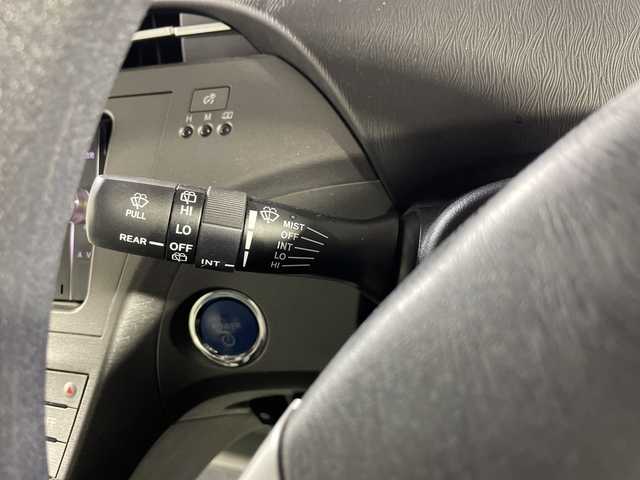 トヨタ プリウス S 沖縄県 2012(平24)年 7.2万km 黒 県外仕入れ/禁煙車/社外エアロ/・KENSTYLE フロントハーフスポイラー/・エムゲイン　リアバンパーエアロ ハイブリットGT/イカリングヘッドライト/ロクサーニ　タルカス１９インチアルミ/T-DEMAND車高調/純正ナビ/・ＣＤ／ＤＶＤ/・Ｂｌｕｅｔｏｏｔｈ/ミラー型ドラレコ/バックカメラ/ビルトインＥＴＣ/純正フロアマット